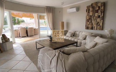 Fantastic villa with panoramic sea views.